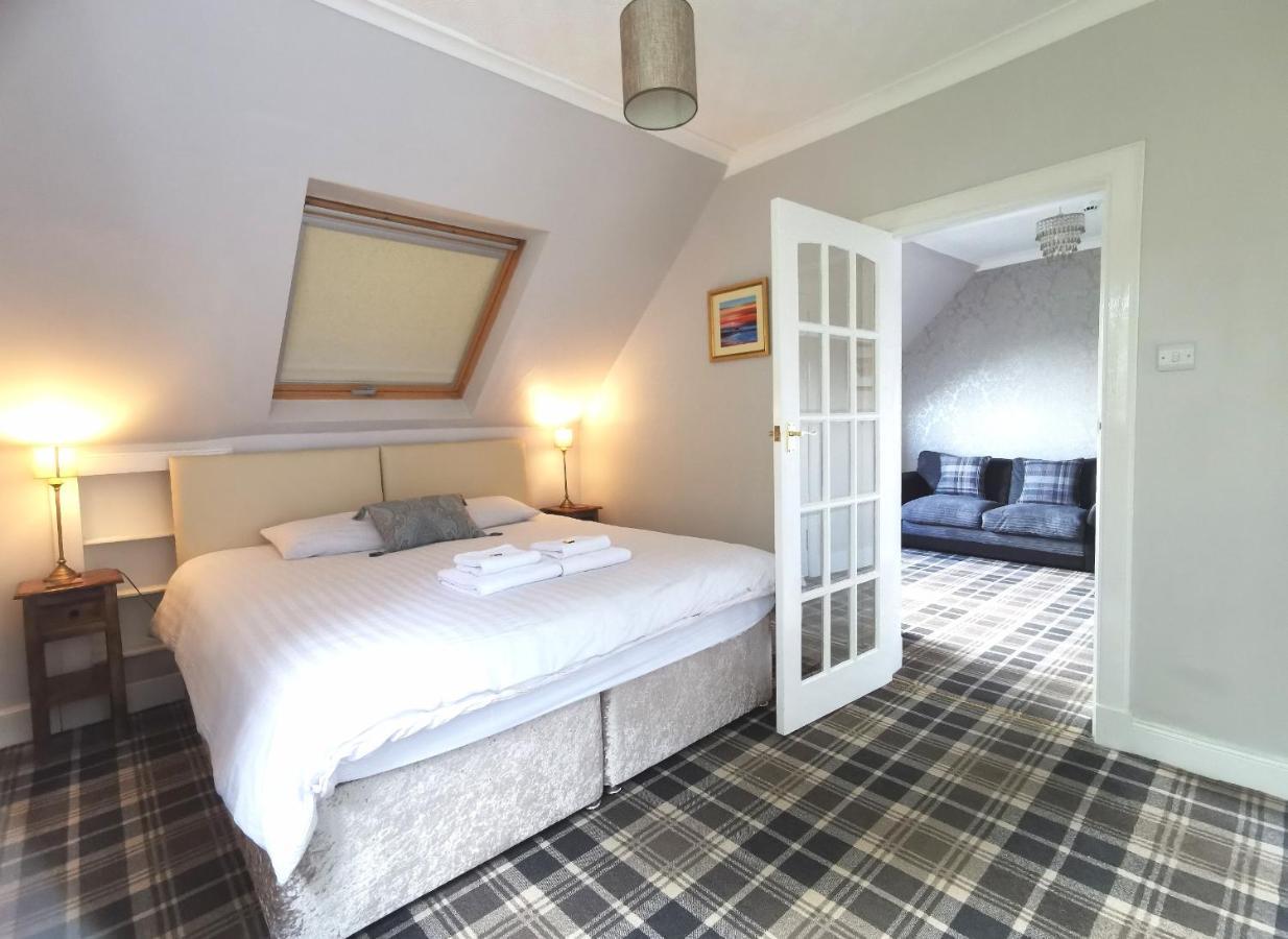 קלנדר The Knowe Guest House מראה חיצוני תמונה